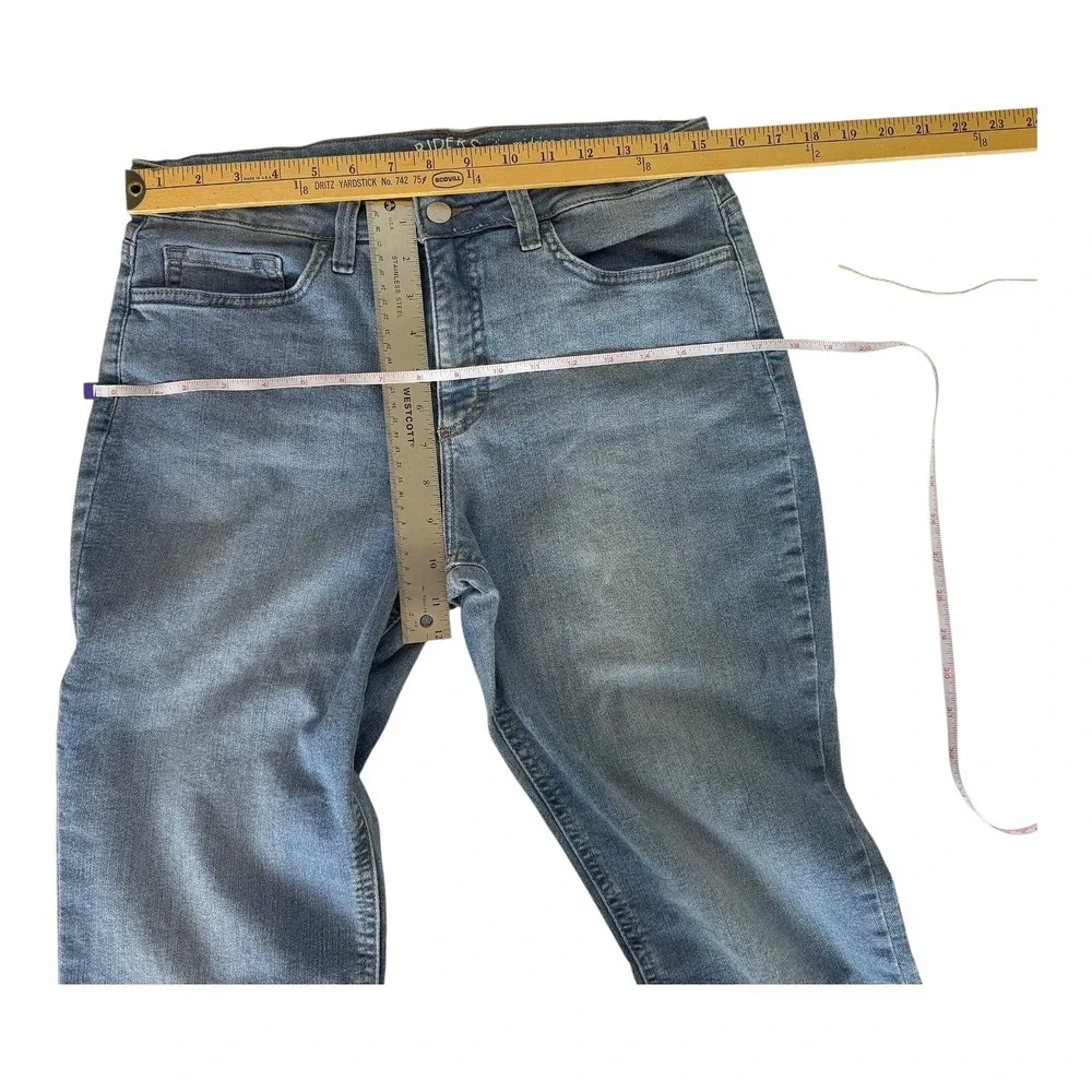 Riders by Lee Mid Rise Capri Jeans Women's Size 8 Light Blue Denim Straight Leg‎